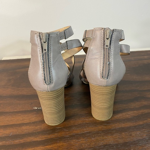 American Eagle Heels Women's Gray Strappy Size 7.5 US Zip Up. - Picture 4 of 7